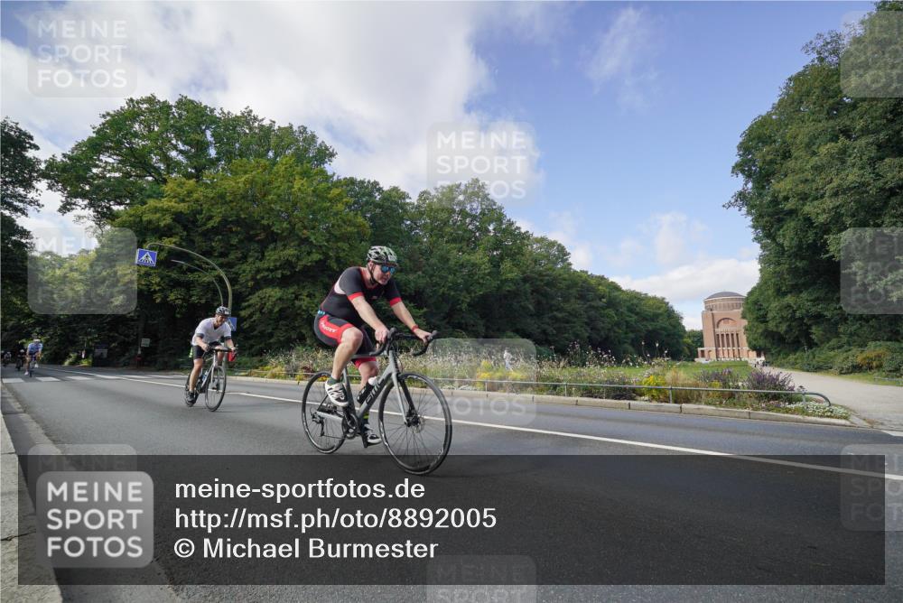 14.09.2025 - Stadtparktriathlon Michael Burmester http://msf.ph/oto/8892005 14.09.2025 10:54:27 Radfahren 629, 688, 779, 815, 823, 865, 880 meine-sportfotos.de