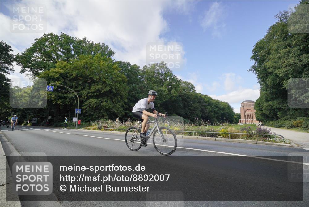 14.09.2025 - Stadtparktriathlon Michael Burmester http://msf.ph/oto/8892007 14.09.2025 10:54:28 Radfahren 629, 667, 688, 779, 815, 823, 880 meine-sportfotos.de
