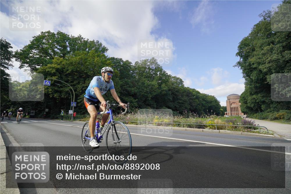 14.09.2025 - Stadtparktriathlon Michael Burmester http://msf.ph/oto/8892008 14.09.2025 10:54:30 Radfahren 629, 667, 688, 779, 815, 823, 880 meine-sportfotos.de