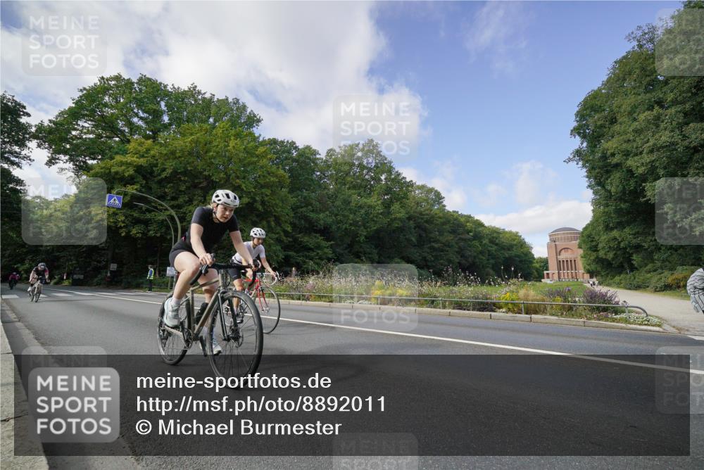 14.09.2025 - Stadtparktriathlon Michael Burmester http://msf.ph/oto/8892011 14.09.2025 10:54:35 Radfahren 629, 667, 671, 688, 732, 749, 823, 880 meine-sportfotos.de
