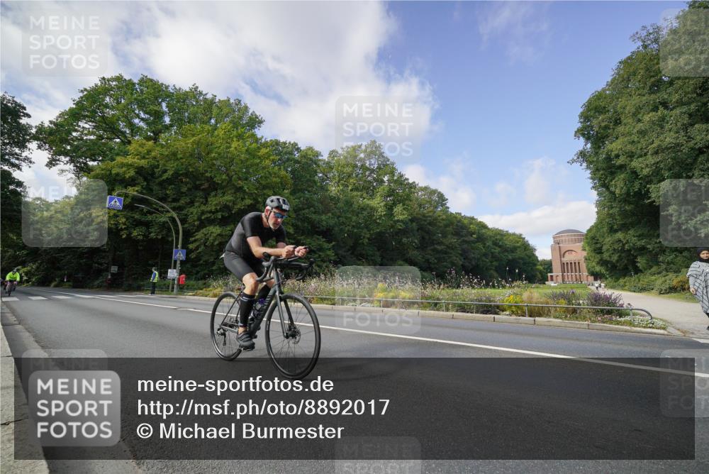 14.09.2025 - Stadtparktriathlon Michael Burmester http://msf.ph/oto/8892017 14.09.2025 10:54:42 Radfahren 627, 667, 671, 702, 728, 732, 736, 749 meine-sportfotos.de