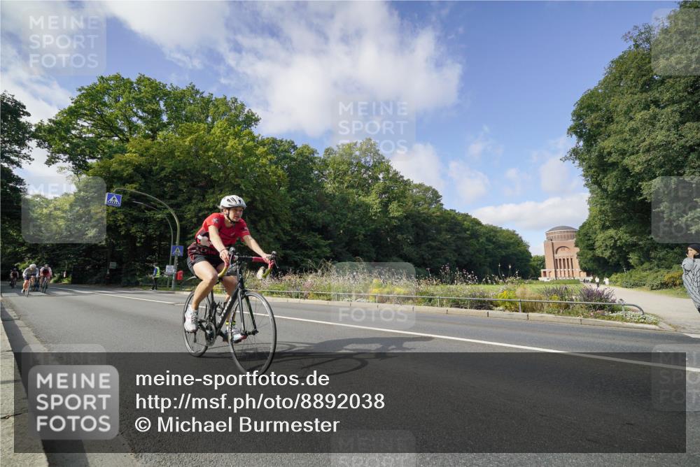 14.09.2025 - Stadtparktriathlon Michael Burmester http://msf.ph/oto/8892038 14.09.2025 10:55:09 Radfahren 632, 686, 699, 705, 721, 729, 769, 847 meine-sportfotos.de