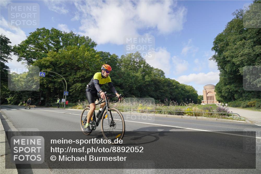 14.09.2025 - Stadtparktriathlon Michael Burmester http://msf.ph/oto/8892052 14.09.2025 10:55:28 Radfahren 762, 770, 875 meine-sportfotos.de