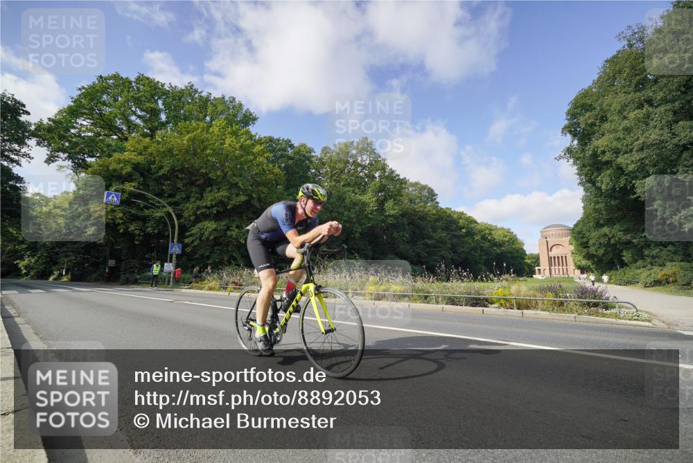 14.09.2025 - Stadtparktriathlon Michael Burmester http://msf.ph/oto/8892053 14.09.2025 10:55:34 Radfahren 762, 770 meine-sportfotos.de