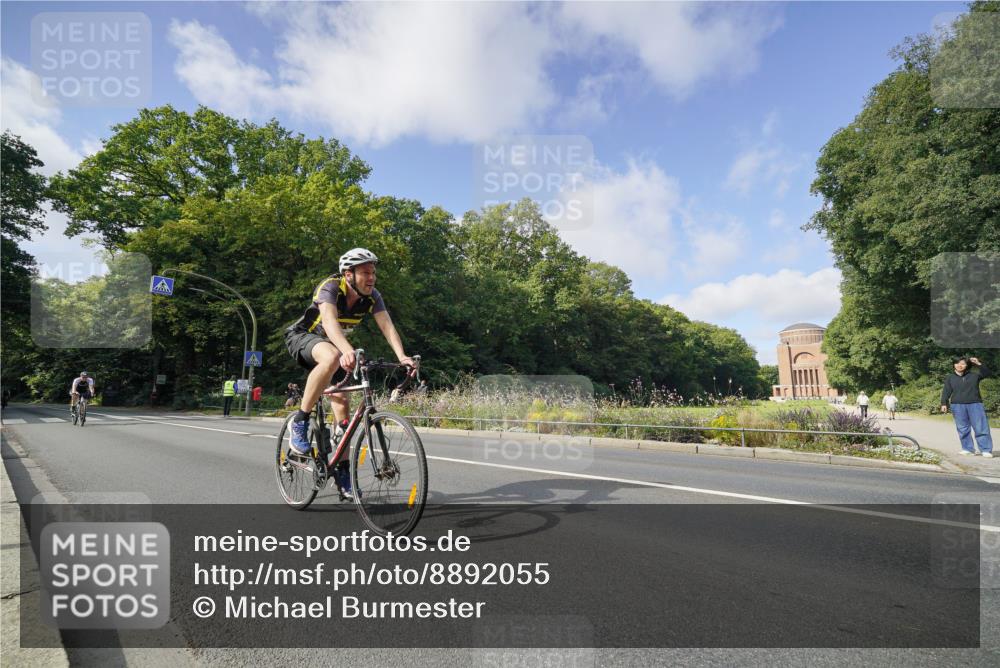 14.09.2025 - Stadtparktriathlon Michael Burmester http://msf.ph/oto/8892055 14.09.2025 10:55:46 Radfahren 650, 765, 801 meine-sportfotos.de