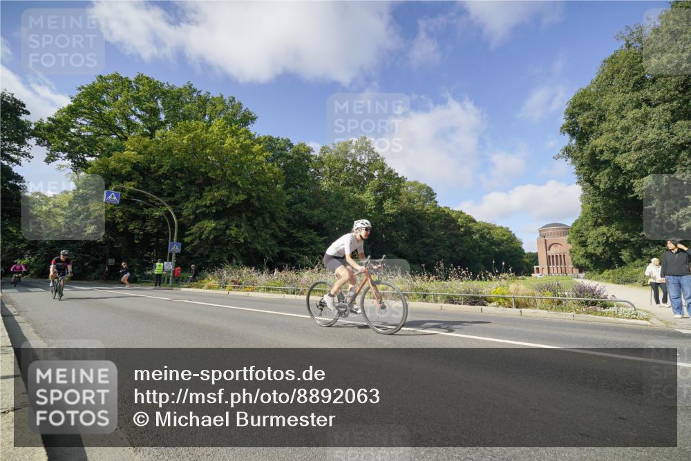 14.09.2025 - Stadtparktriathlon Michael Burmester http://msf.ph/oto/8892063 14.09.2025 10:56:00 Radfahren 647, 679, 740, 792, 818, 831, 851 meine-sportfotos.de