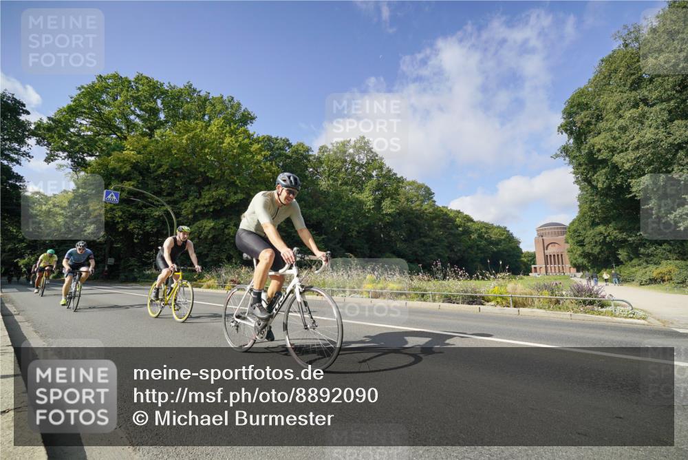 14.09.2025 - Stadtparktriathlon Michael Burmester http://msf.ph/oto/8892090 14.09.2025 10:56:49 Radfahren 697, 746, 755, 764, 767, 771, 776, 783, 796, 807, 811, 817, 914 meine-sportfotos.de