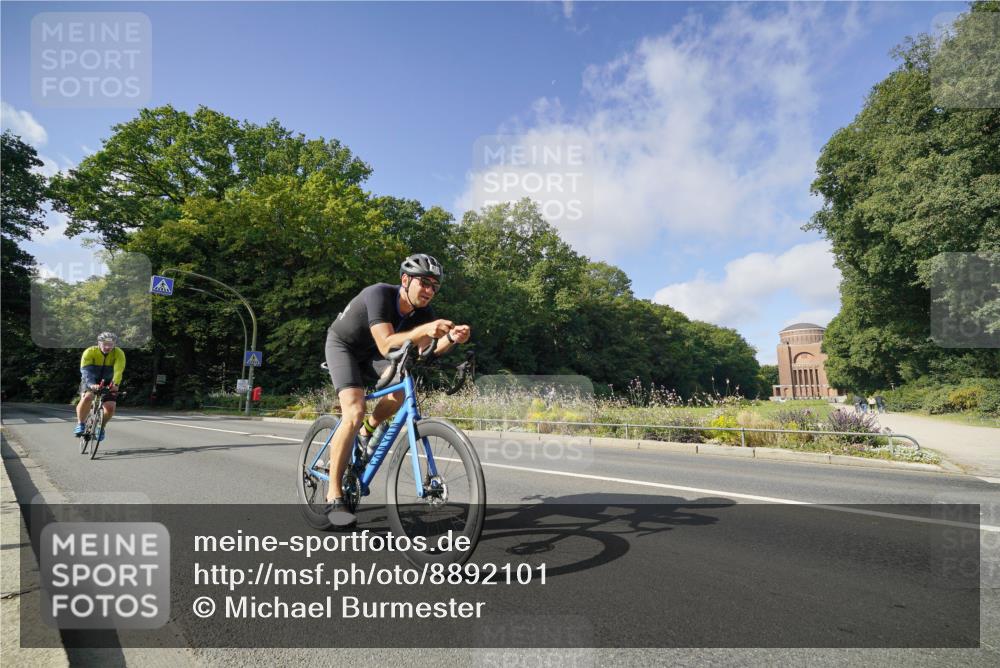 14.09.2025 - Stadtparktriathlon Michael Burmester http://msf.ph/oto/8892101 14.09.2025 10:56:54 Radfahren 697, 746, 755, 764, 767, 783, 796, 798, 807, 817, 909, 914 meine-sportfotos.de