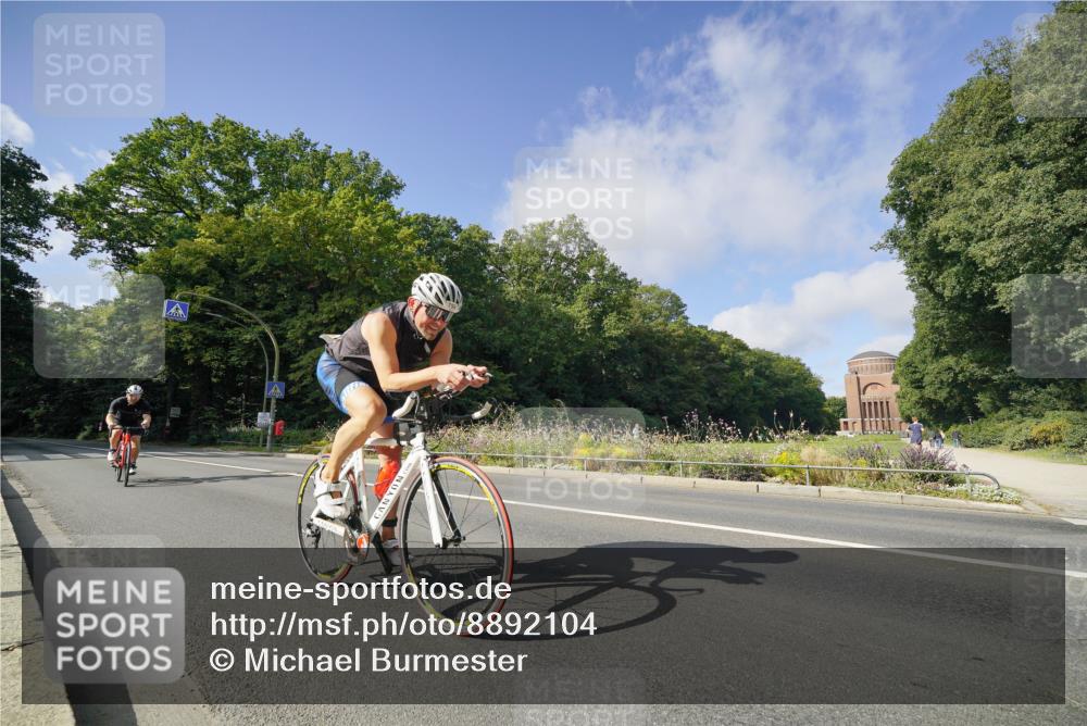 14.09.2025 - Stadtparktriathlon Michael Burmester http://msf.ph/oto/8892104 14.09.2025 10:57:00 Radfahren 782, 796, 798, 817, 909 meine-sportfotos.de
