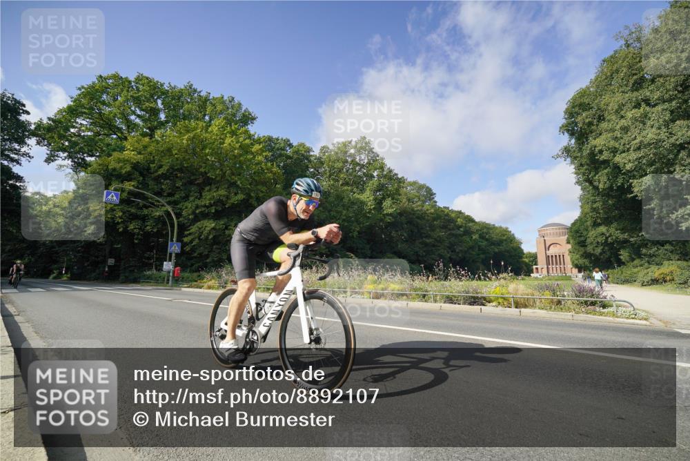 14.09.2025 - Stadtparktriathlon Michael Burmester http://msf.ph/oto/8892107 14.09.2025 10:57:08 Radfahren 626, 754, 782, 850 meine-sportfotos.de