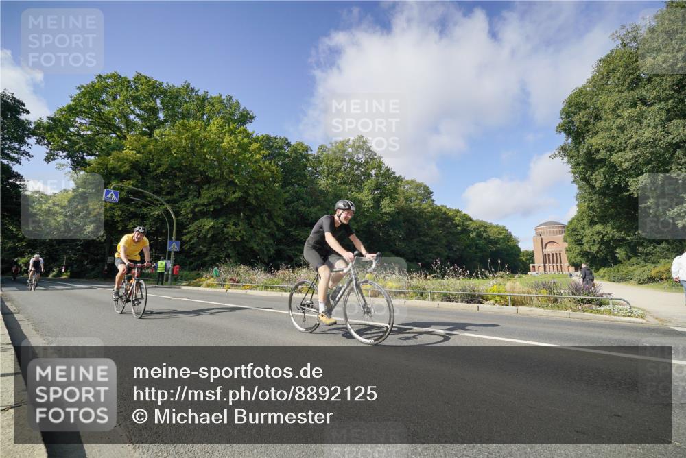 14.09.2025 - Stadtparktriathlon Michael Burmester http://msf.ph/oto/8892125 14.09.2025 10:57:54 Radfahren 637, 737, 816, 836, 841, 853 meine-sportfotos.de