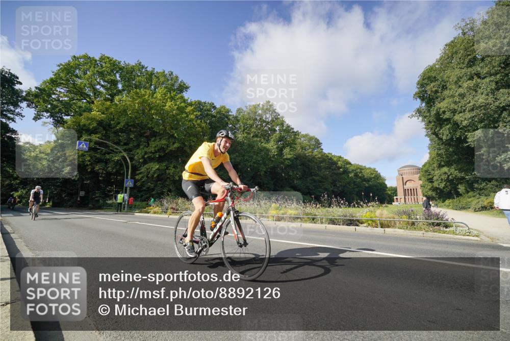 14.09.2025 - Stadtparktriathlon Michael Burmester http://msf.ph/oto/8892126 14.09.2025 10:57:55 Radfahren 637, 737, 816, 836, 841, 853 meine-sportfotos.de