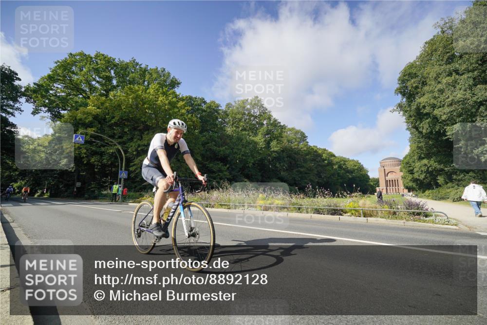 14.09.2025 - Stadtparktriathlon Michael Burmester http://msf.ph/oto/8892128 14.09.2025 10:57:56 Radfahren 637, 737, 816, 836, 841, 853 meine-sportfotos.de