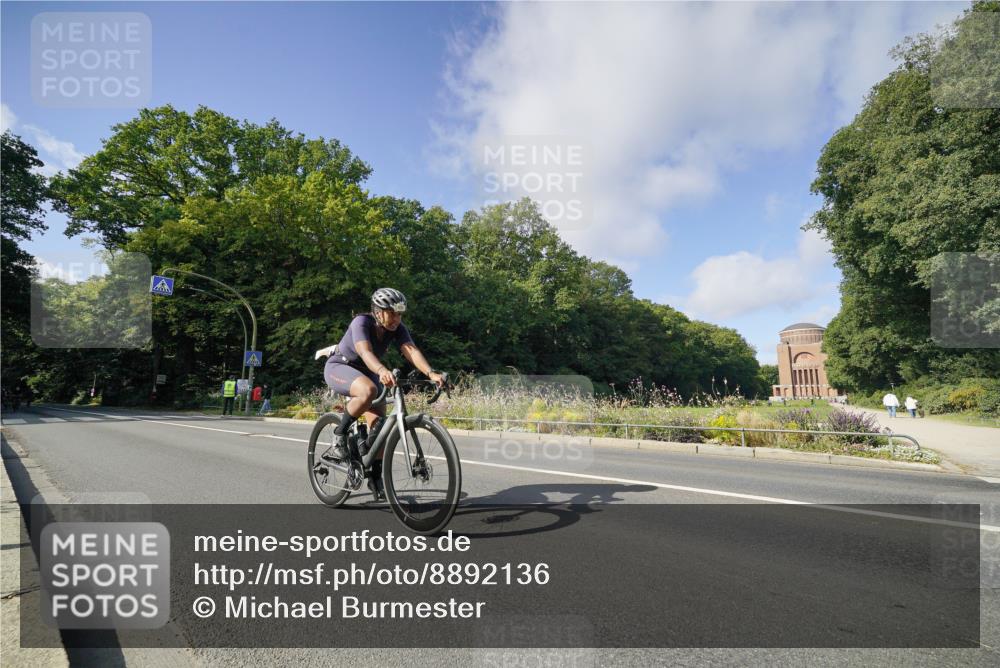 14.09.2025 - Stadtparktriathlon Michael Burmester http://msf.ph/oto/8892136 14.09.2025 10:58:18 Radfahren 692, 835, 846, 859, 898, 919 meine-sportfotos.de