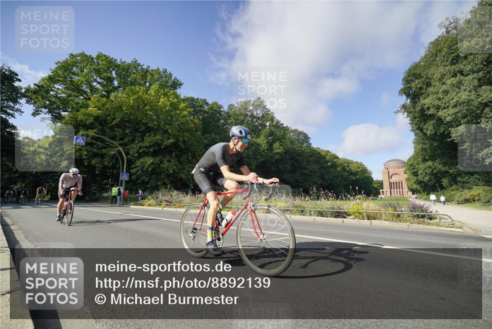 14.09.2025 - Stadtparktriathlon Michael Burmester http://msf.ph/oto/8892139 14.09.2025 10:58:24 Radfahren 692, 820, 835, 846, 848, 852, 859, 861, 872, 898, 919 meine-sportfotos.de