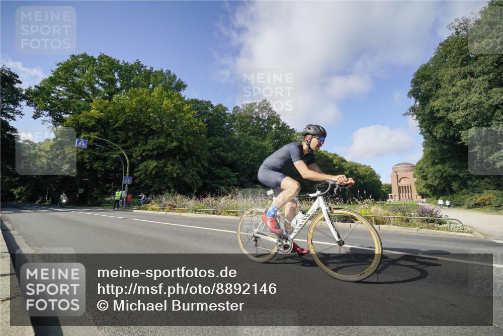 14.09.2025 - Stadtparktriathlon Michael Burmester http://msf.ph/oto/8892146 14.09.2025 10:58:29 Radfahren 820, 821, 835, 846, 848, 852, 859, 861, 872, 898, 919 meine-sportfotos.de