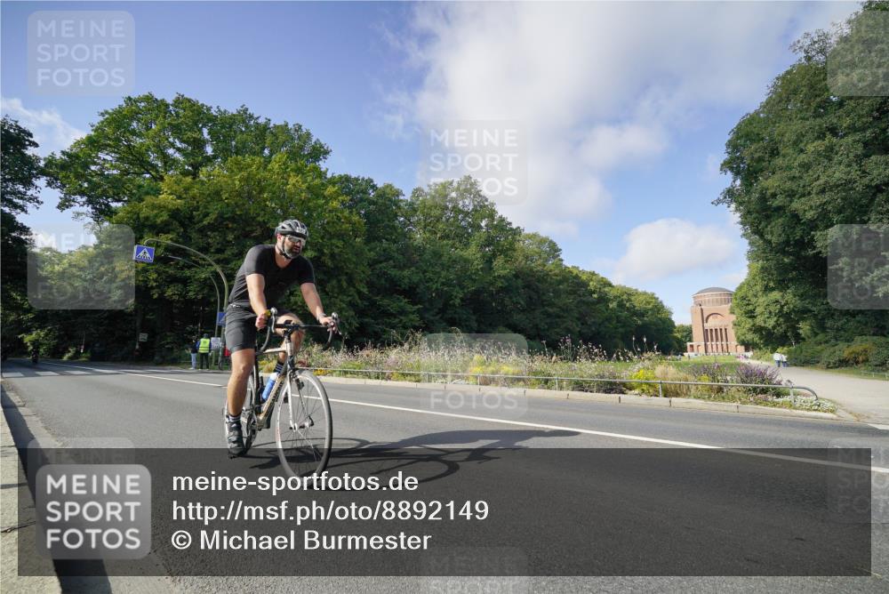 14.09.2025 - Stadtparktriathlon Michael Burmester http://msf.ph/oto/8892149 14.09.2025 10:58:34 Radfahren 714, 820, 821, 848, 872, 897 meine-sportfotos.de