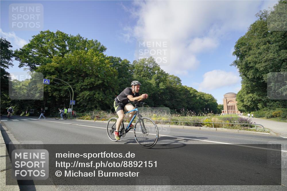 14.09.2025 - Stadtparktriathlon Michael Burmester http://msf.ph/oto/8892151 14.09.2025 10:58:39 Radfahren 714, 821, 897 meine-sportfotos.de