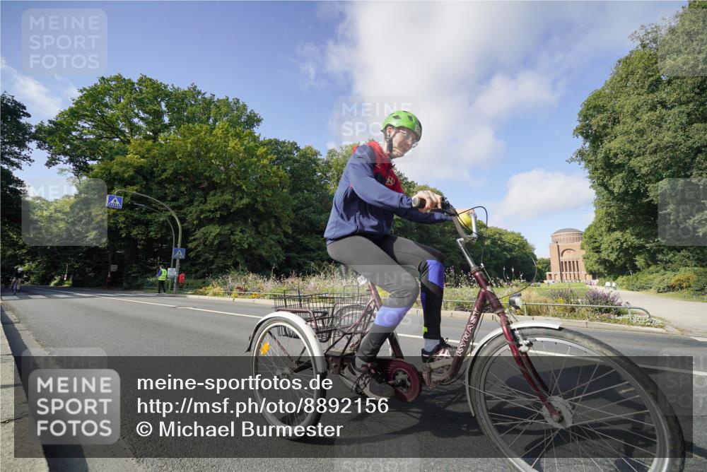 14.09.2025 - Stadtparktriathlon Michael Burmester http://msf.ph/oto/8892156 14.09.2025 10:58:51 Radfahren 582, 712, 750, 804, 917 meine-sportfotos.de