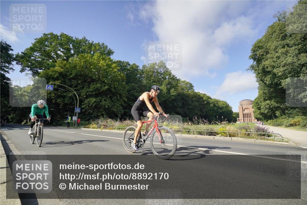 14.09.2025 - Stadtparktriathlon Michael Burmester http://msf.ph/oto/8892170 14.09.2025 10:59:07 Radfahren 683, 727, 739, 743, 759, 799, 862, 873, 882, 920 meine-sportfotos.de