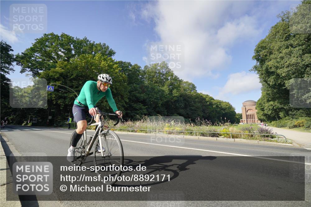 14.09.2025 - Stadtparktriathlon Michael Burmester http://msf.ph/oto/8892171 14.09.2025 10:59:07 Radfahren 683, 727, 739, 743, 759, 799, 862, 873, 882, 920 meine-sportfotos.de