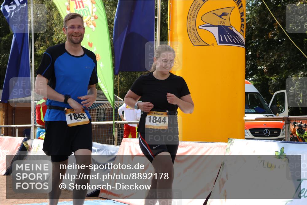 14.09.2025 - Airport Race Strokosch-Dieckow http://msf.ph/oto/8892178 14.09.2025 13:26:09 Ziel 1843, 1844 meine-sportfotos.de