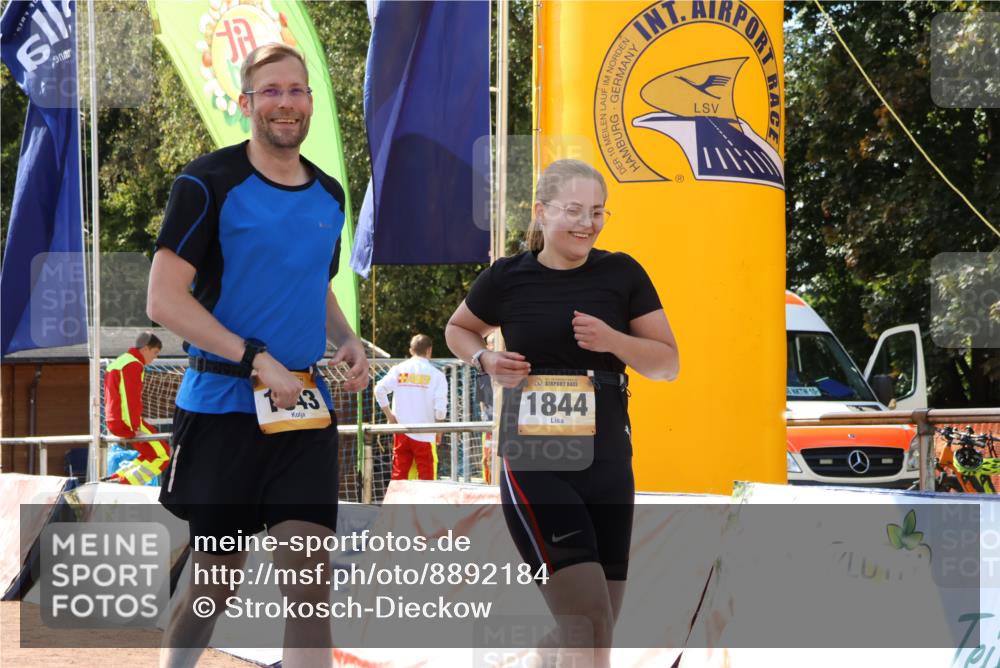 14.09.2025 - Airport Race Strokosch-Dieckow http://msf.ph/oto/8892184 14.09.2025 13:26:09 Ziel 1843, 1844 meine-sportfotos.de
