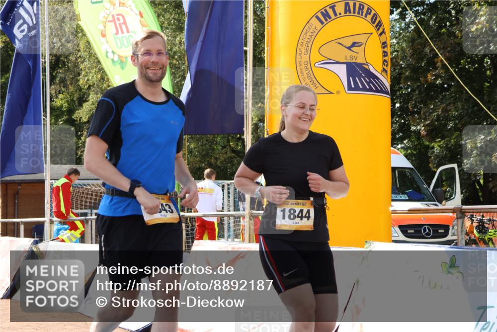 14.09.2025 - Airport Race Strokosch-Dieckow http://msf.ph/oto/8892187 14.09.2025 13:26:09 Ziel 1843, 1844 meine-sportfotos.de