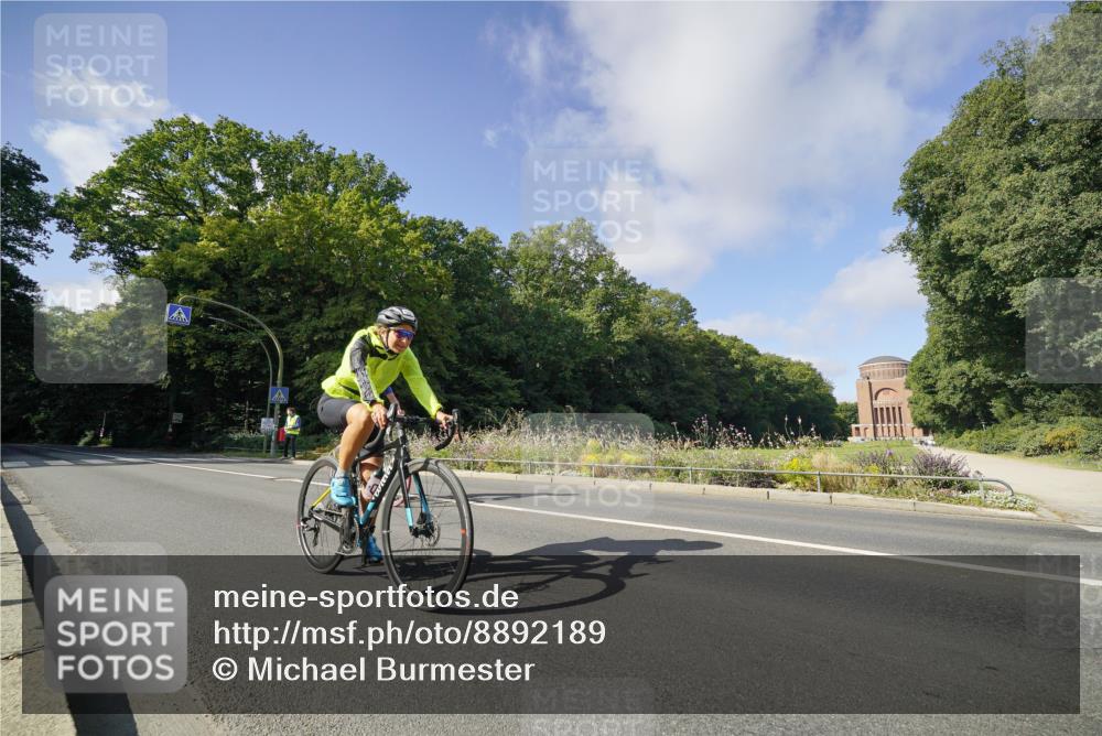 14.09.2025 - Stadtparktriathlon Michael Burmester http://msf.ph/oto/8892189 14.09.2025 10:59:49 Radfahren 621, 893 meine-sportfotos.de