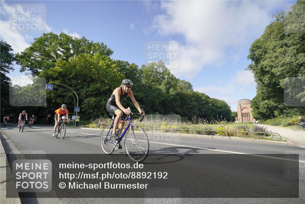 14.09.2025 - Stadtparktriathlon Michael Burmester http://msf.ph/oto/8892192 14.09.2025 11:00:05 Radfahren 678, 839, 858, 874, 894 meine-sportfotos.de