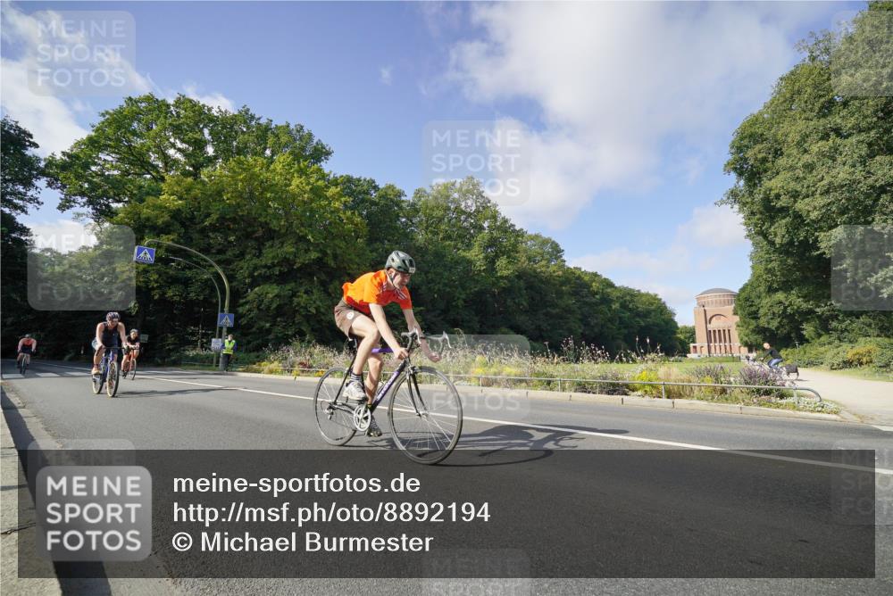 14.09.2025 - Stadtparktriathlon Michael Burmester http://msf.ph/oto/8892194 14.09.2025 11:00:06 Radfahren 678, 839, 858, 874, 894 meine-sportfotos.de