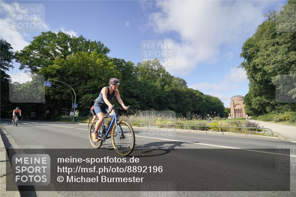 14.09.2025 - Stadtparktriathlon Michael Burmester http://msf.ph/oto/8892196 14.09.2025 11:00:07 Radfahren 678, 839, 858, 874, 894 meine-sportfotos.de