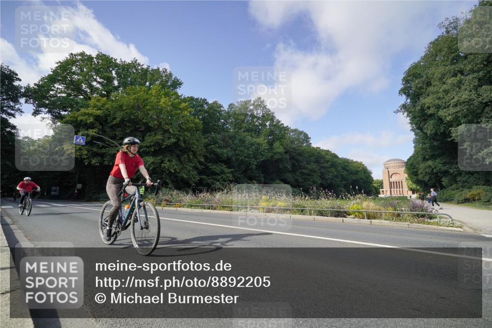 14.09.2025 - Stadtparktriathlon Michael Burmester http://msf.ph/oto/8892205 14.09.2025 11:00:34 Radfahren 600, 601, 643, 829, 838, 915, 921 meine-sportfotos.de