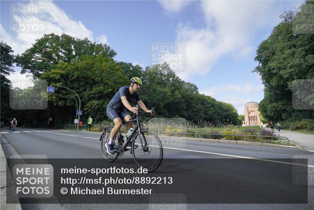 14.09.2025 - Stadtparktriathlon Michael Burmester http://msf.ph/oto/8892213 14.09.2025 11:00:40 Radfahren 600, 601, 643, 724, 730, 793, 838, 865, 870, 921 meine-sportfotos.de
