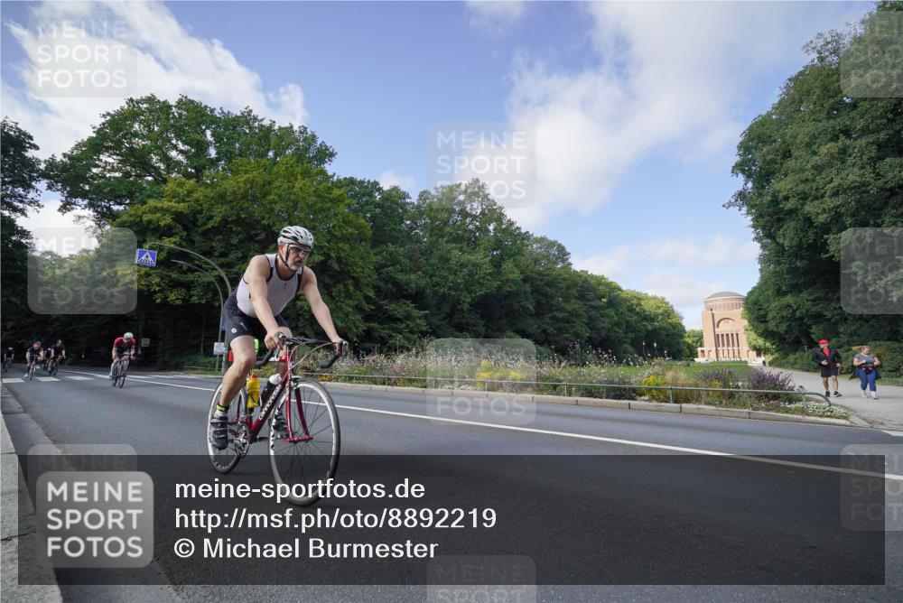 14.09.2025 - Stadtparktriathlon Michael Burmester http://msf.ph/oto/8892219 14.09.2025 11:00:46 Radfahren 716, 724, 730, 735, 793, 805, 865, 870, 918, 921 meine-sportfotos.de