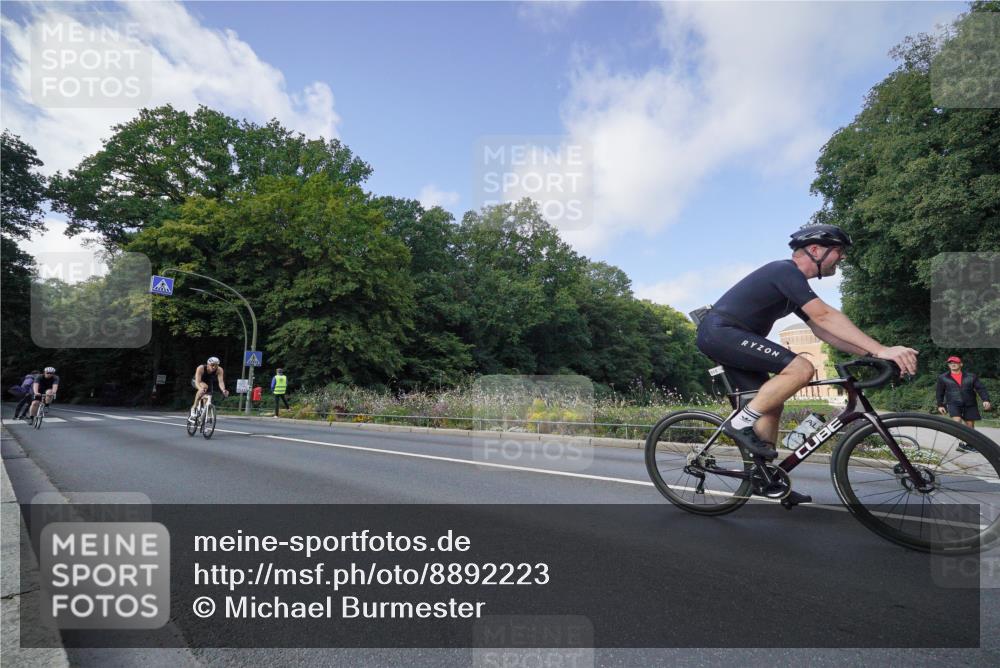 14.09.2025 - Stadtparktriathlon Michael Burmester http://msf.ph/oto/8892223 14.09.2025 11:00:50 Radfahren 716, 724, 730, 735, 793, 805, 865, 918 meine-sportfotos.de