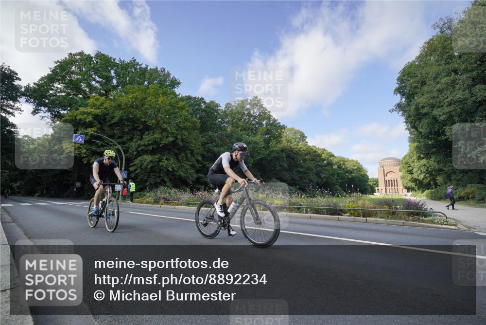14.09.2025 - Stadtparktriathlon Michael Burmester http://msf.ph/oto/8892234 14.09.2025 11:01:11 Radfahren 749, 758, 806, 825, 902 meine-sportfotos.de