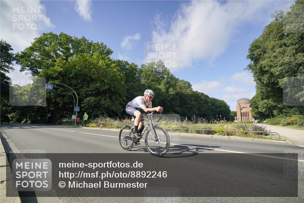 14.09.2025 - Stadtparktriathlon Michael Burmester http://msf.ph/oto/8892246 14.09.2025 11:01:34 Radfahren 728, 769, 772, 847, 880, 901 meine-sportfotos.de