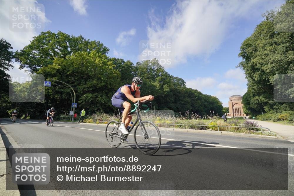 14.09.2025 - Stadtparktriathlon Michael Burmester http://msf.ph/oto/8892247 14.09.2025 11:01:39 Radfahren 728, 769, 880, 901 meine-sportfotos.de
