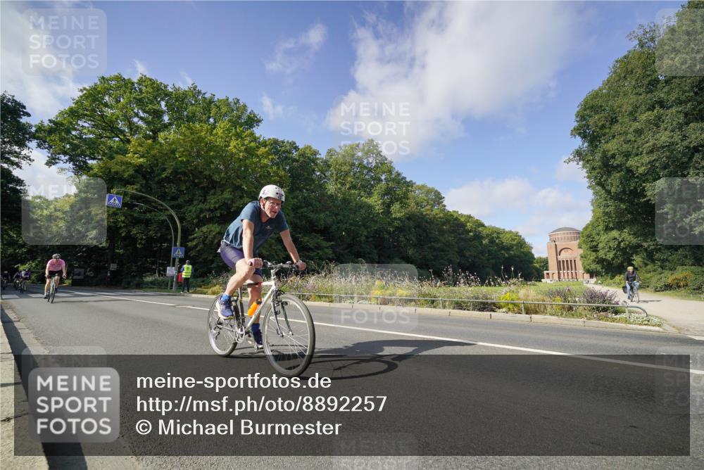 14.09.2025 - Stadtparktriathlon Michael Burmester http://msf.ph/oto/8892257 14.09.2025 11:01:59 Radfahren 663, 736, 770, 779, 790, 815, 822, 842, 854, 868, 900 meine-sportfotos.de