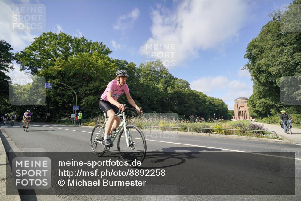 14.09.2025 - Stadtparktriathlon Michael Burmester http://msf.ph/oto/8892258 14.09.2025 11:02:00 Radfahren 663, 736, 770, 779, 790, 815, 822, 842, 854, 868, 900 meine-sportfotos.de