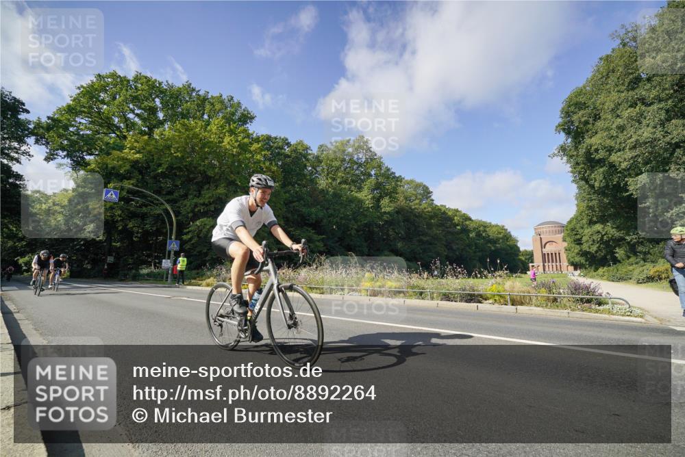 14.09.2025 - Stadtparktriathlon Michael Burmester http://msf.ph/oto/8892264 14.09.2025 11:02:06 Radfahren 736, 779, 780, 790, 822, 842, 868, 875, 900 meine-sportfotos.de