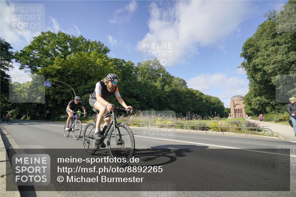 14.09.2025 - Stadtparktriathlon Michael Burmester http://msf.ph/oto/8892265 14.09.2025 11:02:07 Radfahren 729, 779, 780, 790, 822, 842, 868, 875, 900 meine-sportfotos.de