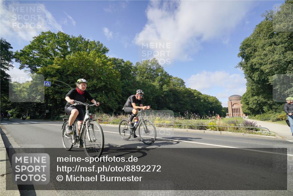 14.09.2025 - Stadtparktriathlon Michael Burmester http://msf.ph/oto/8892272 14.09.2025 11:02:19 Radfahren 682, 729, 732, 761, 890, 916 meine-sportfotos.de