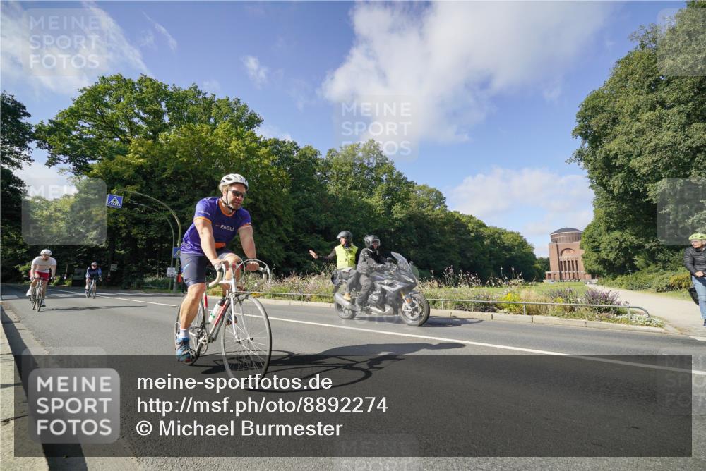 14.09.2025 - Stadtparktriathlon Michael Burmester http://msf.ph/oto/8892274 14.09.2025 11:02:25 Radfahren 682, 732, 761, 890, 916 meine-sportfotos.de