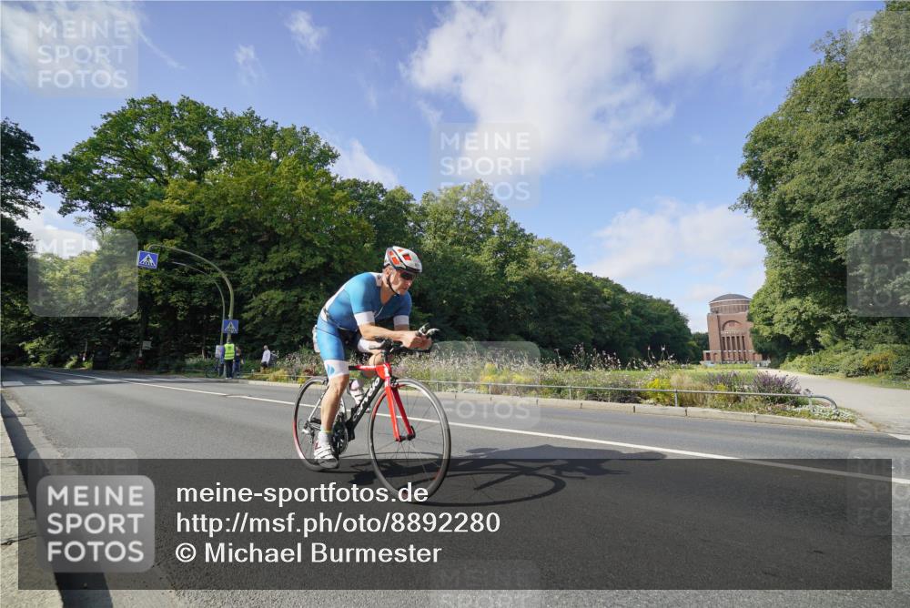 14.09.2025 - Stadtparktriathlon Michael Burmester http://msf.ph/oto/8892280 14.09.2025 11:02:46 Radfahren 734, 851 meine-sportfotos.de