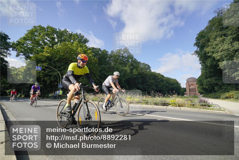 14.09.2025 - Stadtparktriathlon Michael Burmester http://msf.ph/oto/8892281 14.09.2025 11:02:57 Radfahren 631, 762, 786, 831 meine-sportfotos.de