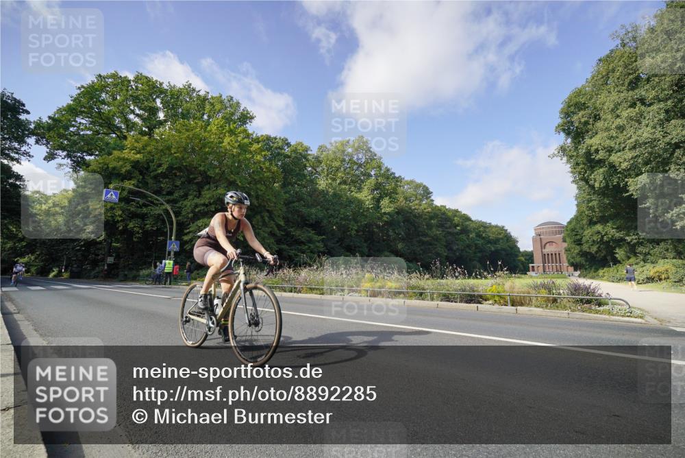 14.09.2025 - Stadtparktriathlon Michael Burmester http://msf.ph/oto/8892285 14.09.2025 11:03:11 Radfahren 646, 708, 849, 877, 888 meine-sportfotos.de