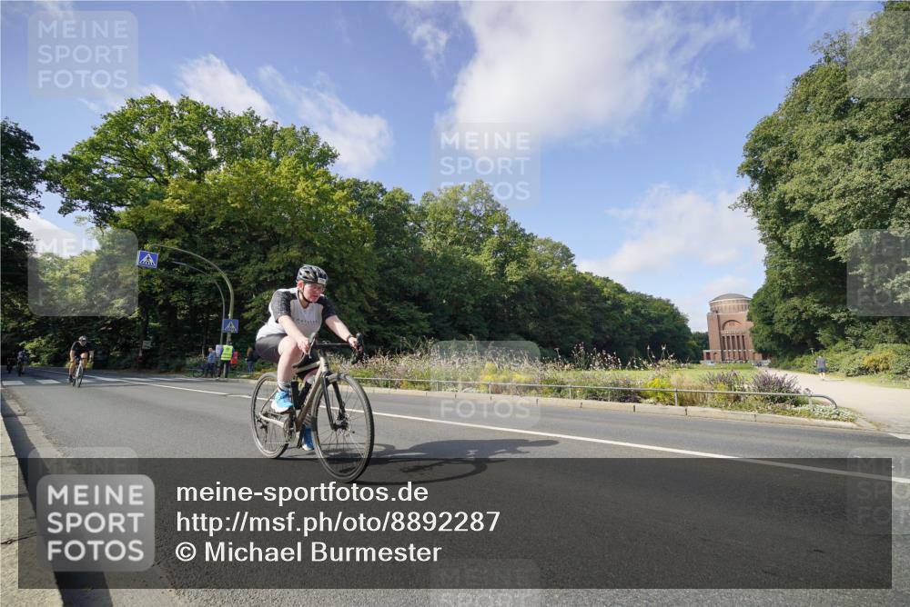 14.09.2025 - Stadtparktriathlon Michael Burmester http://msf.ph/oto/8892287 14.09.2025 11:03:15 Radfahren 646, 708, 788, 849, 877, 888 meine-sportfotos.de