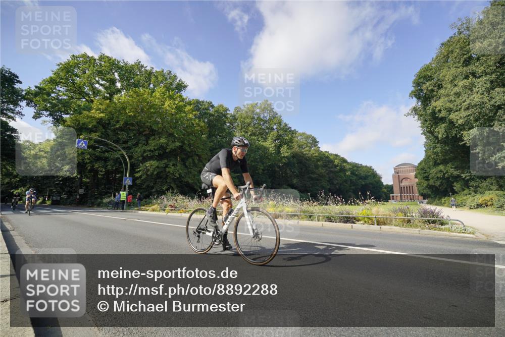 14.09.2025 - Stadtparktriathlon Michael Burmester http://msf.ph/oto/8892288 14.09.2025 11:03:16 Radfahren 646, 708, 788, 849, 877, 888 meine-sportfotos.de
